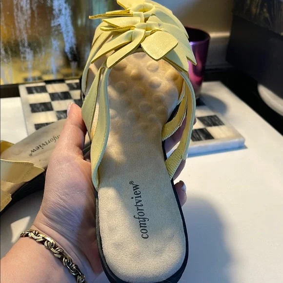 Butter Yellow Leather Sandals with Floral Design - Picture 10 of 16